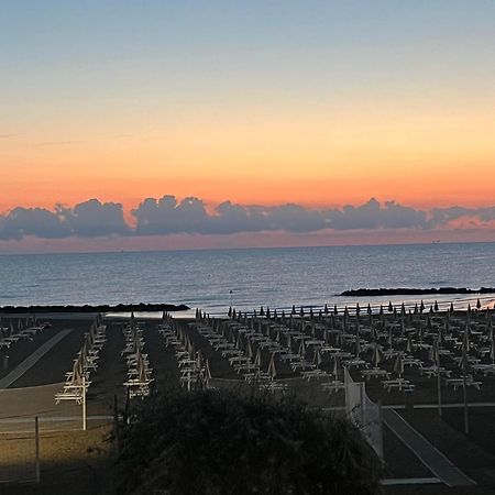 Hotel Cliff Rimini Bagian luar foto