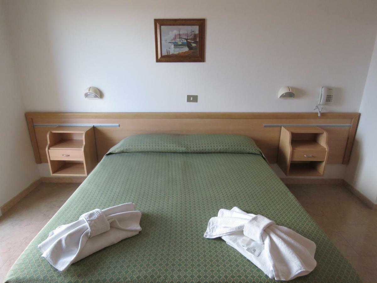 Hotel Cliff Rimini Bagian luar foto