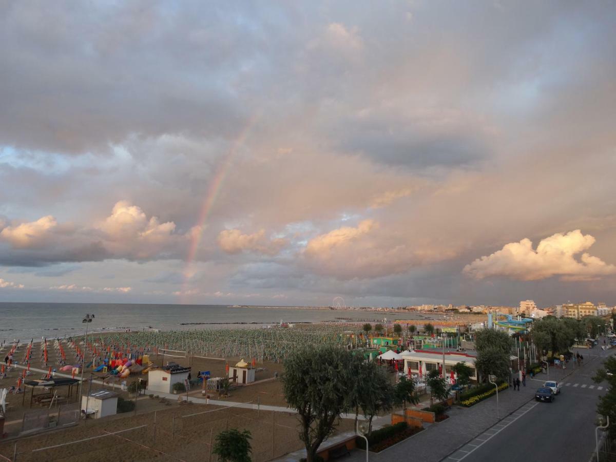 Hotel Cliff Rimini Bagian luar foto