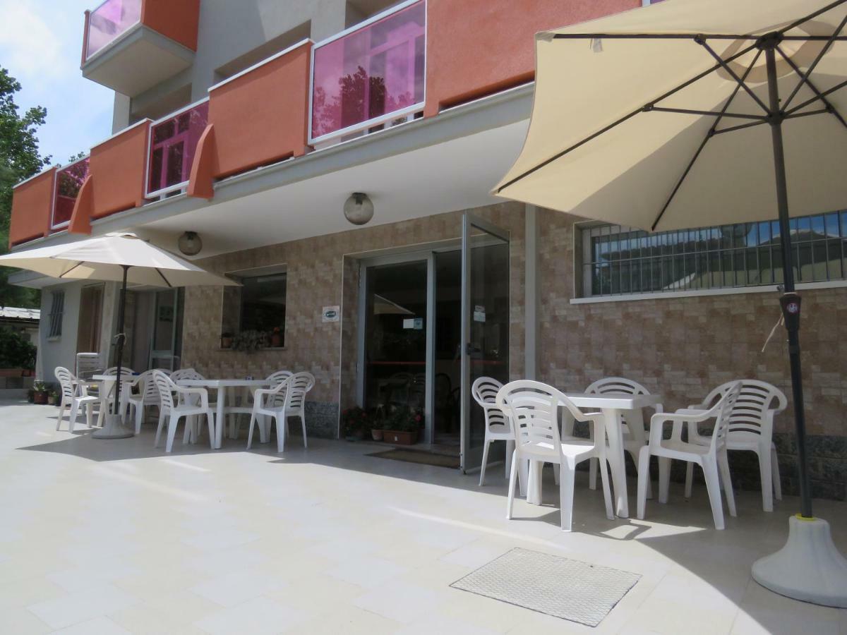 Hotel Cliff Rimini Bagian luar foto