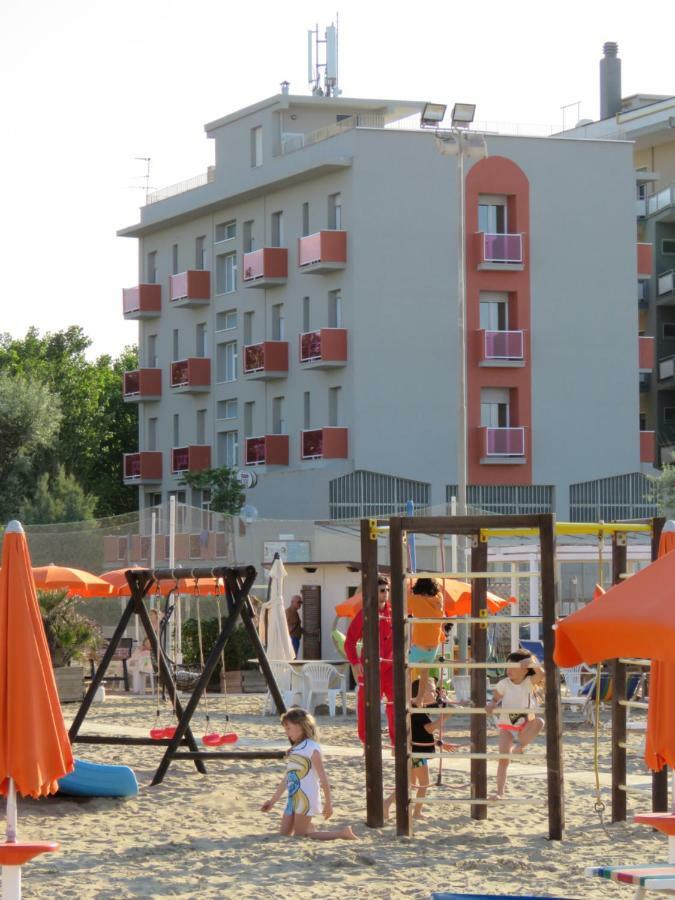 Hotel Cliff Rimini Bagian luar foto