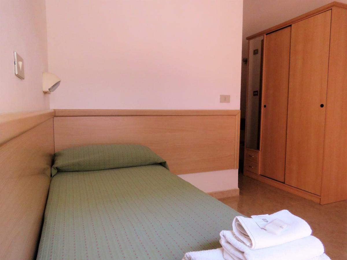 Hotel Cliff Rimini Bagian luar foto