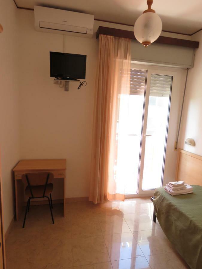 Hotel Cliff Rimini Bagian luar foto