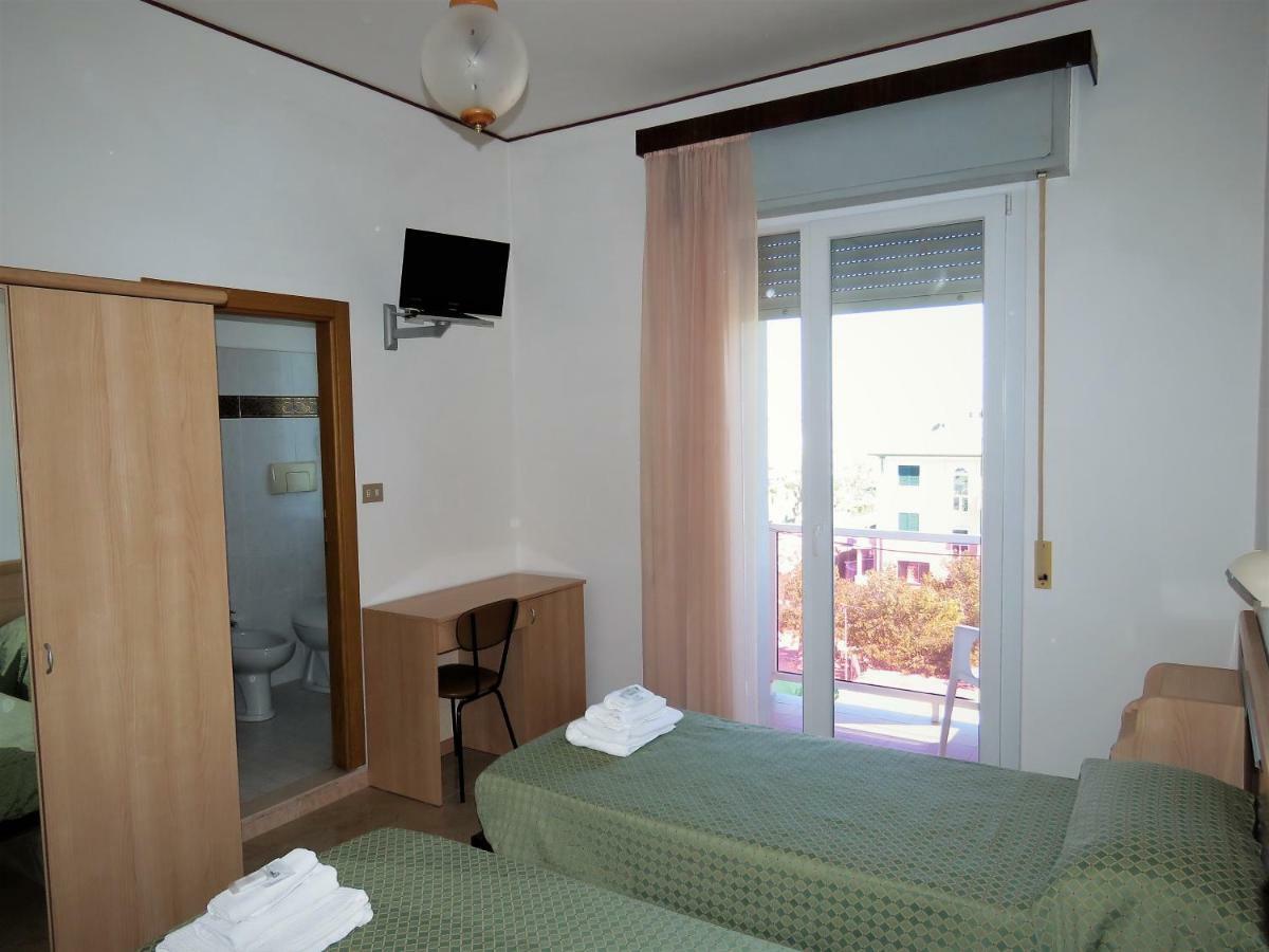 Hotel Cliff Rimini Bagian luar foto
