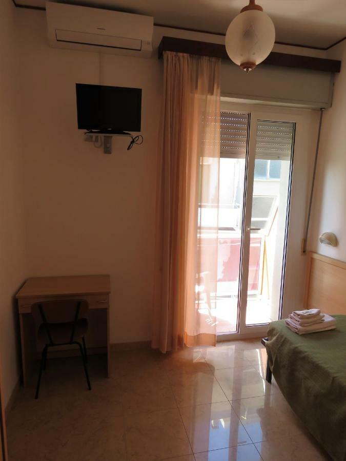 Hotel Cliff Rimini Bagian luar foto