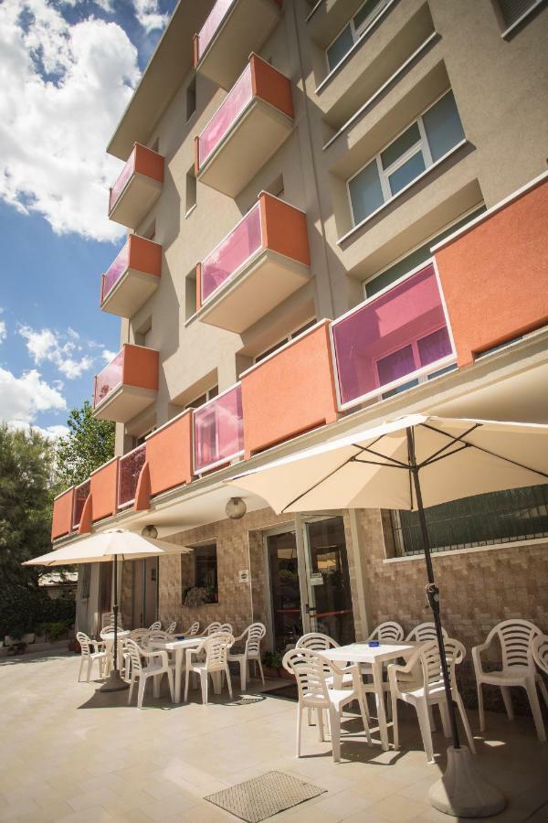 Hotel Cliff Rimini Bagian luar foto