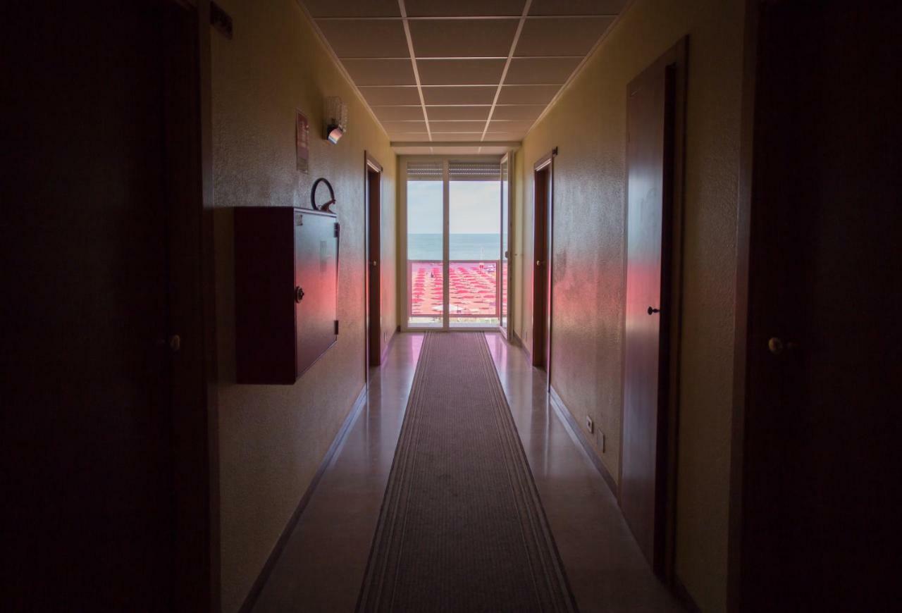 Hotel Cliff Rimini Bagian luar foto